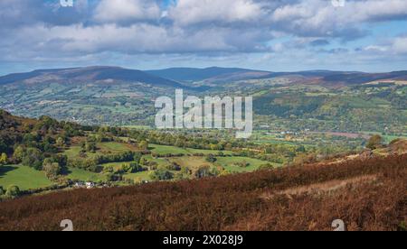 Vista autunnale del Brecon Beacon National Park dalla B4246 appena a nord di Blaenavon, Powys, Brecon Beacons, Galles, Regno Unito Foto Stock