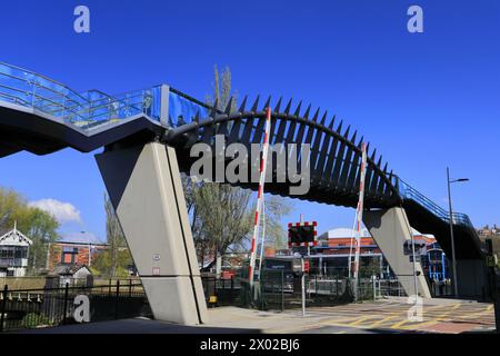 Brayford Wharf Level Crossing Footbridge, Lincoln City, Lincolnshire, Inghilterra, Regno Unito Foto Stock