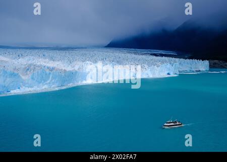 El Calafate, Patagonia, Argentina - Ghiacciaio Perito Moreno nel Parco Nazionale Los Glaciares. Il ghiacciaio Perito Moreno fa parte del ghiacciaio della Patagonia Foto Stock