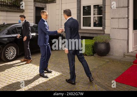 Bruxelles, Belgio. 09 aprile 2024. Il Presidente finlandese Alexander Stubb e il primo Ministro Alexander De Croo nella foto durante un incontro tra il primo Ministro e il presidente della Finlandia, a Bruxelles, martedì 9 aprile 2024. BELGA PHOTO JAMES ARTHUR GEKIERE credito: Belga News Agency/Alamy Live News Foto Stock