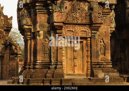 Santuario interno di Banteay Srei, tempio indù dedicato a Lord Shiva, Angkor, sito patrimonio dell'umanità dell'UNESCO, Siem Reap, Cambogia, Indocina, Sud-est asiatico Foto Stock