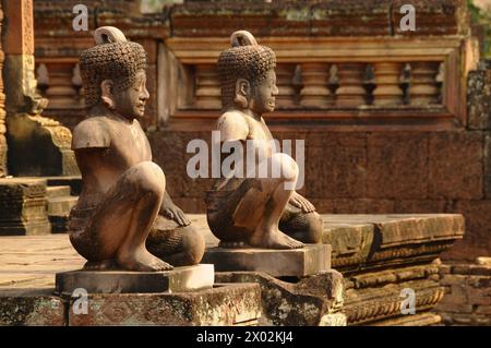 Santuario interno di Banteay Srei, tempio indù dedicato a Lord Shiva, Angkor, sito patrimonio dell'umanità dell'UNESCO, Siem Reap, Cambogia, Indocina, Sud-est asiatico Foto Stock