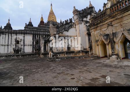 Tempio di Ananda, Bagan (pagano), patrimonio dell'umanità dell'UNESCO, Myanmar, Asia Foto Stock