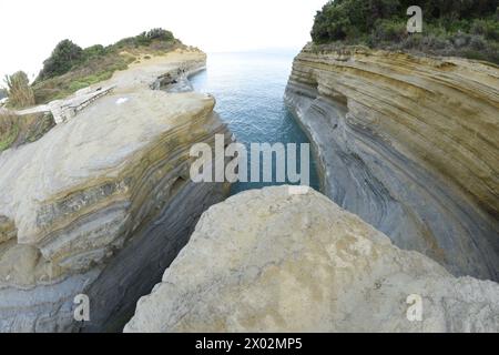 Famoso canale dell'amore (Canal D'Amour) a Sidari, Corfù, isole greche, Grecia, Europa Foto Stock