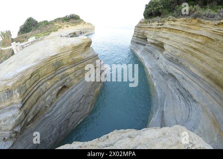 Famoso canale dell'amore (Canal D'Amour) a Sidari, Corfù, isole greche, Grecia, Europa Foto Stock