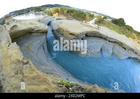 Famoso canale dell'amore (Canal D'Amour) a Sidari, Corfù, isole greche, Grecia, Europa Foto Stock