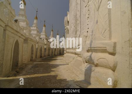 Pagoda Hsinbyume (Pagoda Myatheindan), Mingun, vicino a Mandalay, distretto di Sagaing, Myanmar, Asia Foto Stock