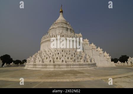 Pagoda Hsinbyume (Pagoda Myatheindan), Mingun, vicino a Mandalay, distretto di Sagaing, Myanmar, Asia Foto Stock