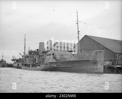 HMS INVICTA E HMS DUKE OF WELLINGTON. 22 LUGLIO 1942. - Vista della HMS DUKE DI WELLINGTON Foto Stock