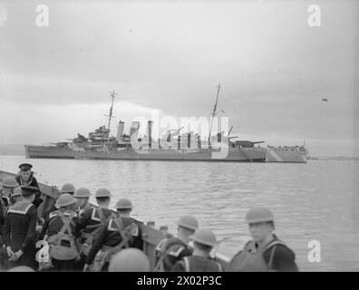 Nel 1940, la HMS Norfolk fu osservata dal lancio della corazzata britannica HMS Rodney, entrambe parte della flotta della Royal Navy. Foto Stock