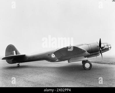 VELIVOLI AMERICANI IN SERVIZIO RAF 1939-1945: MARTIN MODELLO 167 MARYLAND - Maryland Mark i, AR738, a terra presso il Burtonwood Repair Depot, Lancashire, dopo il montaggio. L'AR738 era una delle cinquanta Maryland da un contratto del governo francese che furono acquisite dalla British Purchasing Commission negli Stati Uniti in seguito alla resa della Francia e designata Maryland Mark I. Molti di questi velivoli furono impiegati in ricognizione strategica a Malta e in Medio Oriente ma, sebbene l'AR738 fosse stato portato al No. 107 Maintenance Unit a Kasfareet, in Egitto, non vi è traccia del suo funzionamento Foto Stock