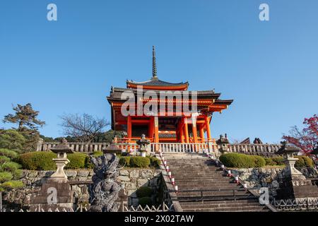 Tempio buddista Kiyomizu-dera, cancello occidentale a Kyoto, sito patrimonio dell'umanità dell'UNESCO, Honshu, Giappone, Asia Foto Stock