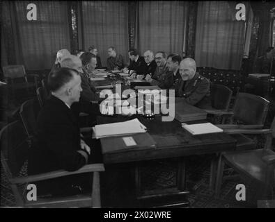 Il 14 gennaio 1943, nei pressi di Casablanca, il presidente Roosevelt incontrò Churchill con i capi di stato maggiore per discutere la grande strategia e coordinare i piani alleati, tra cui i generali De Gaulle e Giraud. Foto Stock