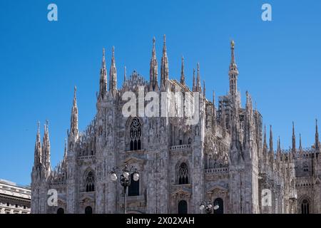 Facciata del Duomo di Milano, dedicata alla Natività di San Maria, sede dell'Arcivescovo, Milano, Lombardia, Italia, Europa Foto Stock