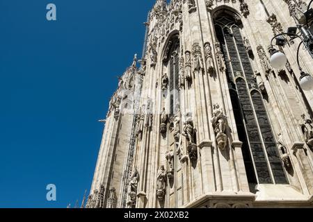 Dettaglio architettonico del Duomo di Milano, dedicato alla Natività di San Maria, sede dell'Arcivescovo, Milano, Lombardia, Italia Foto Stock