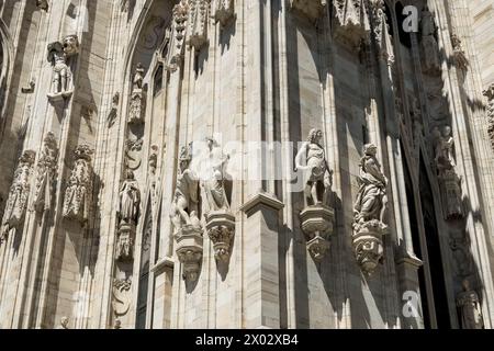 Dettaglio architettonico del Duomo di Milano, dedicato alla Natività di San Maria, sede dell'Arcivescovo, Milano, Lombardia, Italia Foto Stock