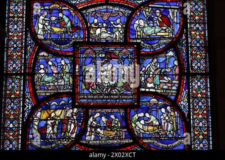 Vetrate colorate della peste nella Casa di Jordan Fitz-Eisulf, finestra miracolosa di Becket, ambulatorio della Cappella della Trinità, Cattedrale di Canterbury Foto Stock