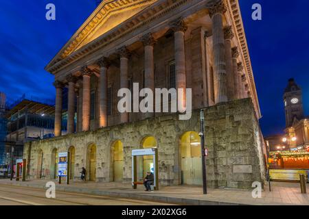 Vista del Municipio in Victoria Square al tramonto, Birmingham, West Midlands, Inghilterra, Regno Unito, Europa Foto Stock