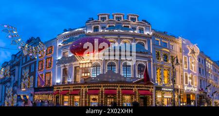 Vista dei negozi di New Bond Street a Christmas, Westminster, Londra, Inghilterra, Regno Unito, Europa Foto Stock