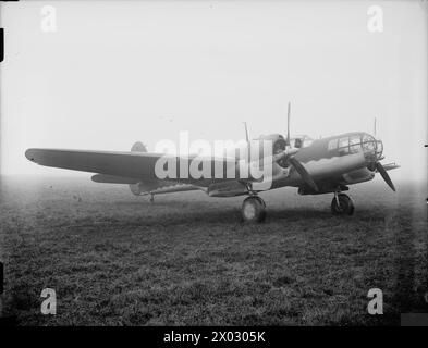 AMERICAN AIRCRAFT IN SERVIZIO ROYAL AIR FORCE, 1939-1945: MARTIN MODELLO 167 MARYLAND. - Maryland Mark i, AR703, a terra al No. 37 Maintenance Unit, Burtonwood, Lancashire, novembre 1941. Uno dei lotti originali di Martin 167F ordinati dal governo francese e dirottati verso la RAF dopo la resa nel 1940, l'AR703 ha effettuato prove di movimentazione presso lo stabilimento sperimentale aeroplano e armamenti di Boscombe Down, Wiltshire, prima di essere inviato in Medio Oriente per il servizio operativo della Royal Air Force, Maintenance Unit, 37, Royal Air Force, Aeroplane and Armament Experimental estab Foto Stock