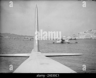 COMANDO COSTIERO DELLA ROYAL AIR FORCE, 1939-1945. - Short Sunderland Mark è del No. 10 Squadron RAAF, ai loro ormeggi a Mount Batten, Devon Royal Australian Air Force, 10 Squadron Foto Stock