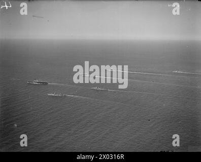 CONVOGLIO DI MALTA. 10-12 AGOSTO 1942. - Aeriel vedrà alcune delle navi che scortano il convoglio. La fotocamera più vicina è EAGLE, quindi INDOMABILE e VITTORIOSA e sullo sfondo sono FURIOSI e ARGUS Foto Stock