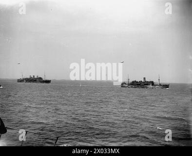 UNA GRANDE FORZA DI INVASIONE ALLEATA SI AVVICINA ALLA SICILIA. 1943 LUGLIO, A BORDO DELLA NAVE DA TRASPORTO WINCHESTER CASTLE, IN VIAGGIO VERSO LA SICILIA. - Parte dell'enorme flotta d'invasione in viaggio per la Sicilia Foto Stock