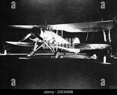 AEREI E PALLONI USATI DA ALCUNI DEI PIONIERI AEREI CONTEMPORANEI A SAMUEL FRANKLIN CODY. - Un Fairey Swordfish a terra di notte Foto Stock