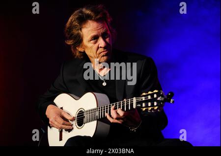 Der amerikanische Jazz-Gitarrist Dominic Miller in der Essener Erlöserkirche. Il chitarrista jazz americano Dominic Miller ad Essen. Essen NRW DEUDEGERMANYDEUTSCHLANDALLEMAGNE Foto Stock