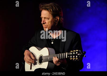 Der amerikanische Jazz-Gitarrist Dominic Miller in der Essener Erlöserkirche. Il chitarrista jazz americano Dominic Miller ad Essen. Essen NRW DEUDEGERMANYDEUTSCHLANDALLEMAGNE Foto Stock