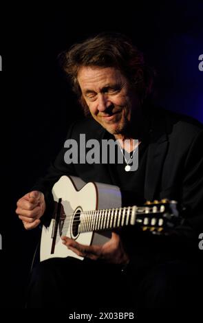 Der amerikanische Jazz-Gitarrist Dominic Miller in der Essener Erlöserkirche. Il chitarrista jazz americano Dominic Miller ad Essen. Essen NRW DEUDEGERMANYDEUTSCHLANDALLEMAGNE Foto Stock