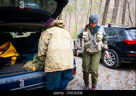 Stati Uniti: 04/04/2024; pesca con la mosca sul North Creek vicino a Buchanan Virginia. Foto Stock