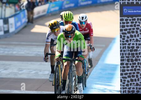 Paris Roubaix Juniors 2024 Un primo e secondo per la Slovenia a Paris Roubaix juniors 1. Jakob Omrzel 2. Erazem Valjavec 3. Axel Van Den Broek Foto Stock