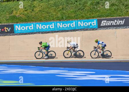 Paris Roubaix Juniors 2024 Un primo e secondo per la Slovenia a Paris Roubaix juniors 1. Jakob Omrzel 2. Erazem Valjavec 3. Axel Van Den Broek Foto Stock