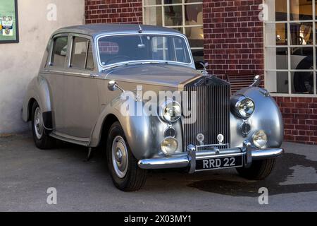 1954 Rolls Royce Silver Dawn Automatic, RRD22, in mostra al Goodwood Revival 2023, Sussex, Regno Unito. Foto Stock