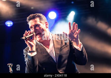 Torino, Italia. 2019. Il cantante Tony Hadley si è esibito dal vivo sul palco del GruVillage Festival. Credito: Andrea Pinna Foto Stock