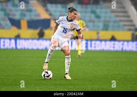 Gothenburg, Svezia. 09 aprile 2024. Gamla Ullevi, Goteborg, Svezia, 9 aprile 2024: Kenza Dalì (15 Francia) nella partita di qualificazione all'Euro del 9 aprile 2024 tra Svezia e Francia a Gamla Ullevi a Goteborg, Svezia (Peter Sonander/SPP) crediti: SPP Sport Press Photo. /Alamy Live News Foto Stock