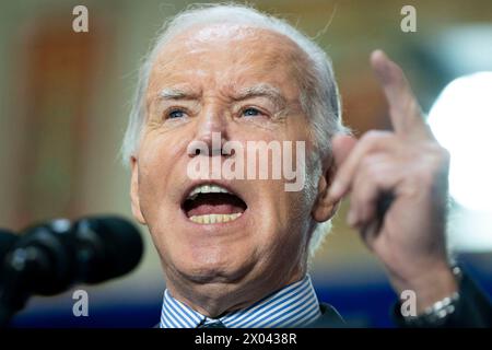 Washington, Stati Uniti. 09 aprile 2024. Il presidente Joe Biden fa osservazioni sull'economia dell'assistenza durante un evento alla Union Station di Washington, DC, martedì 9 aprile 2024. Foto di Bonnie Cash/Pool/ABACAPRESS.COM credito: Abaca Press/Alamy Live News Foto Stock