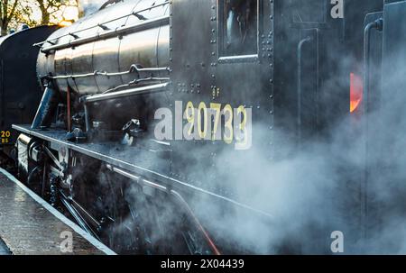 Locomotiva a vapore alla stazione di Oxenhope sulla Keighley and Worth Valley Railway, Yorkshire, Inghilterra. Foto Stock