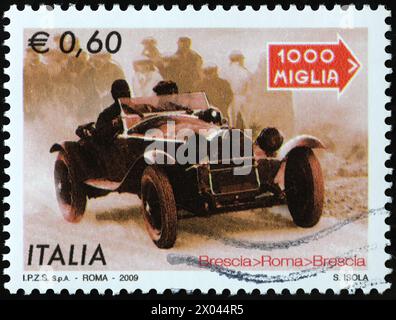 Gara di auto d'epoca italiana mille miglia celebrata su francobollo Foto Stock