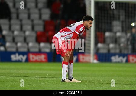 Jamie Reid (19 Stevenage) guarda dopo aver segnato durante la partita di Sky Bet League 1 tra Stevenage e Barnsley al Lamex Stadium di Stevenage martedì 9 aprile 2024. (Foto: Kevin Hodgson | mi News) crediti: MI News & Sport /Alamy Live News Foto Stock