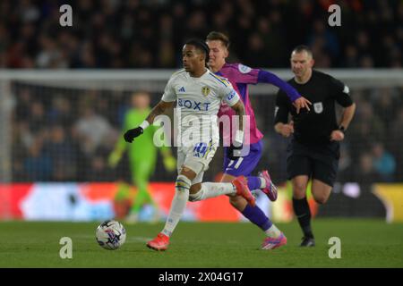 Il Crysencio Summerville del Leeds United durante il match per lo Sky Bet Championship tra Leeds United e Sunderland a Elland Road, Leeds, martedì 9 aprile 2024. (Foto: Scott Llewellyn | mi News) crediti: MI News & Sport /Alamy Live News Foto Stock