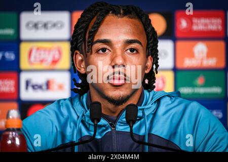 Jules KOUNDE di Barcellona durante la conferenza stampa del FC Barcelona in vista della UEFA Champions League, dei quarti di finale, della partita di calcio di 1a tappa tra Paris Saint Germain e FC Barcelona il 9 aprile 2024 allo stadio Parc des Princes di Parigi, in Francia Foto Stock