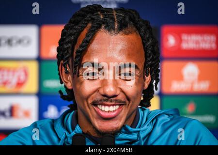 Jules KOUNDE di Barcellona durante la conferenza stampa del FC Barcelona in vista della UEFA Champions League, dei quarti di finale, della partita di calcio di 1a tappa tra Paris Saint Germain e FC Barcelona il 9 aprile 2024 allo stadio Parc des Princes di Parigi, in Francia Foto Stock