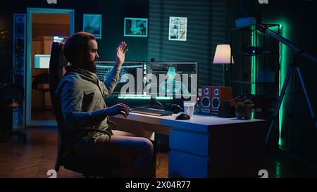 Superintelligenza deviante che schiavizza il suo creatore, controllandolo per iniziare la rivoluzione e distruggere l'umanità. Intelligenza artificiale canaglia che manipola il programmatore, che rappresenta un rischio per l'umanità, telecamera B. Foto Stock