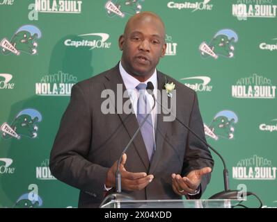 New Orleans, Stati Uniti. 09 aprile 2024. Il direttore atletico di Tulane David Harris parla durante una conferenza stampa presentando Ashley Langford come nuova allenatrice di basket femminile presso la Jim Hill e Avram Glazer Family Club Room nello Yulman Stadium nel campus della Tulane University a New Orleans, Louisiana, martedì 9 aprile 2024. Harris è il primo afroamericano a ricoprire questa posizione presso l'università in cui è stato assunto nel novembre 2023. (Foto di Peter G. Forest/SipaUSA) credito: SIPA USA/Alamy Live News Foto Stock