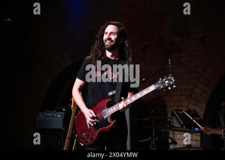 Gruppo rock italiano di Perugia, Fast Animals e Slow Kids, che si esibisce al Maschinenhaus di Berlino per il suo tour europeo Foto Stock