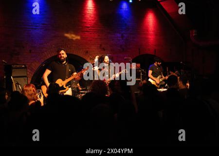 Gruppo rock italiano di Perugia, Fast Animals e Slow Kids, che si esibisce al Maschinenhaus di Berlino per il suo tour europeo Foto Stock