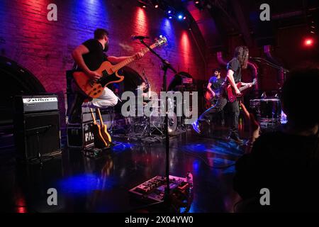 Gruppo rock italiano di Perugia, Fast Animals e Slow Kids, che si esibisce al Maschinenhaus di Berlino per il suo tour europeo Foto Stock