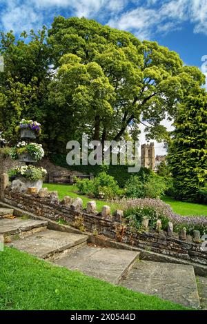 Regno Unito, North Yorkshire, Richmond, St Mary the Virgin Church da Frenchgate Steps. Foto Stock